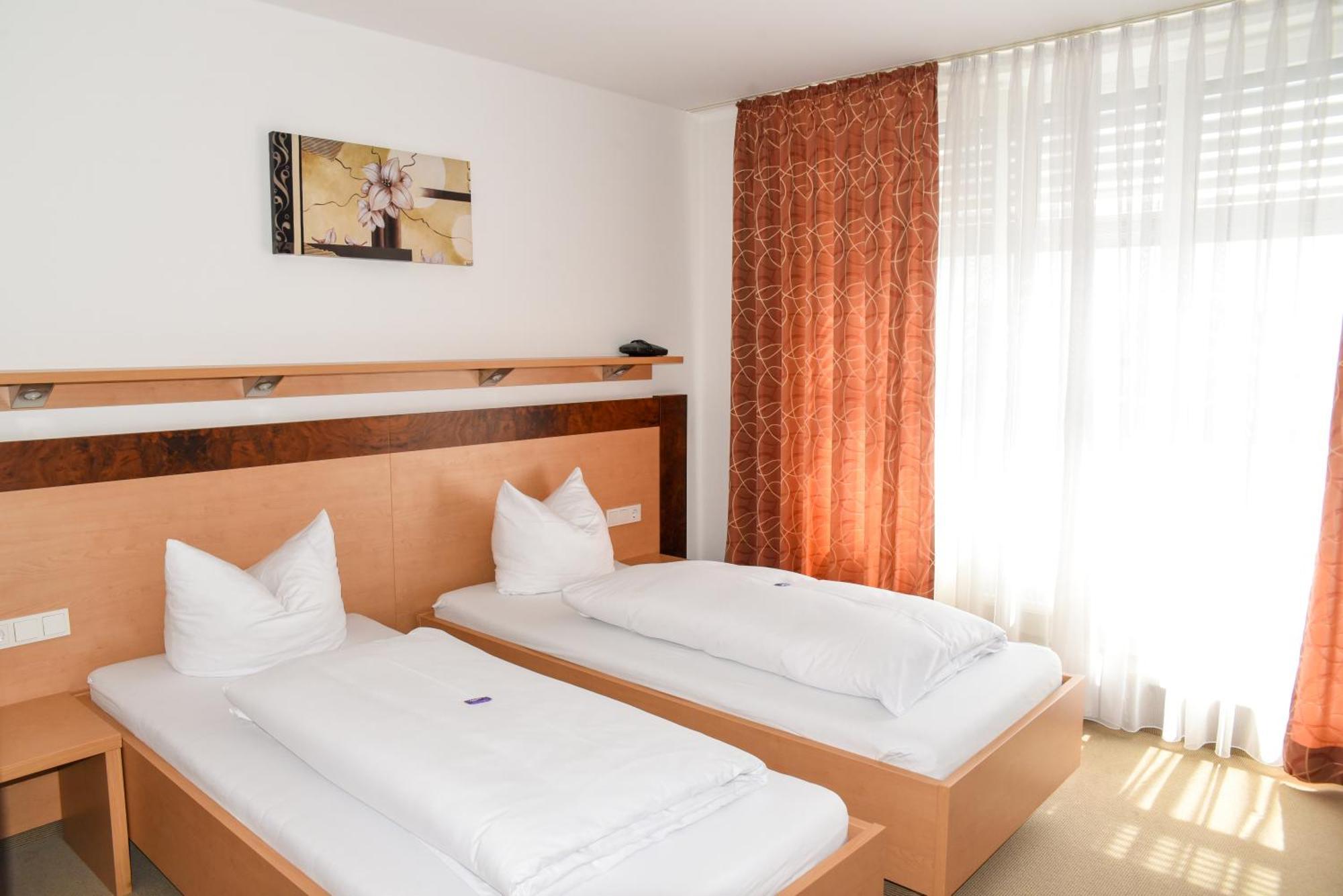Hotel Nuernberger Hof نيوماركت إن دير أوبيرفالز الغرفة الصورة