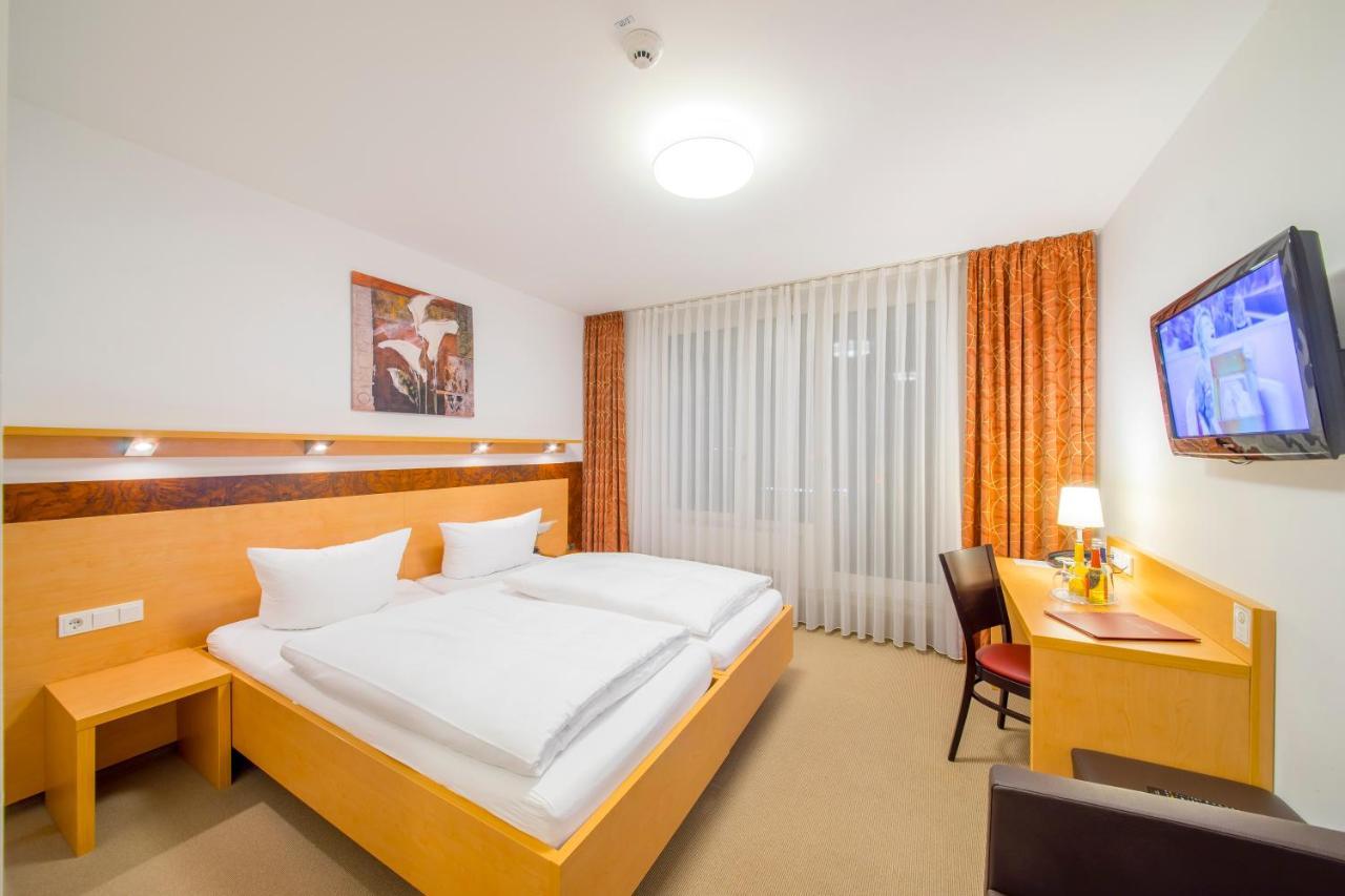 Hotel Nuernberger Hof نيوماركت إن دير أوبيرفالز المظهر الخارجي الصورة