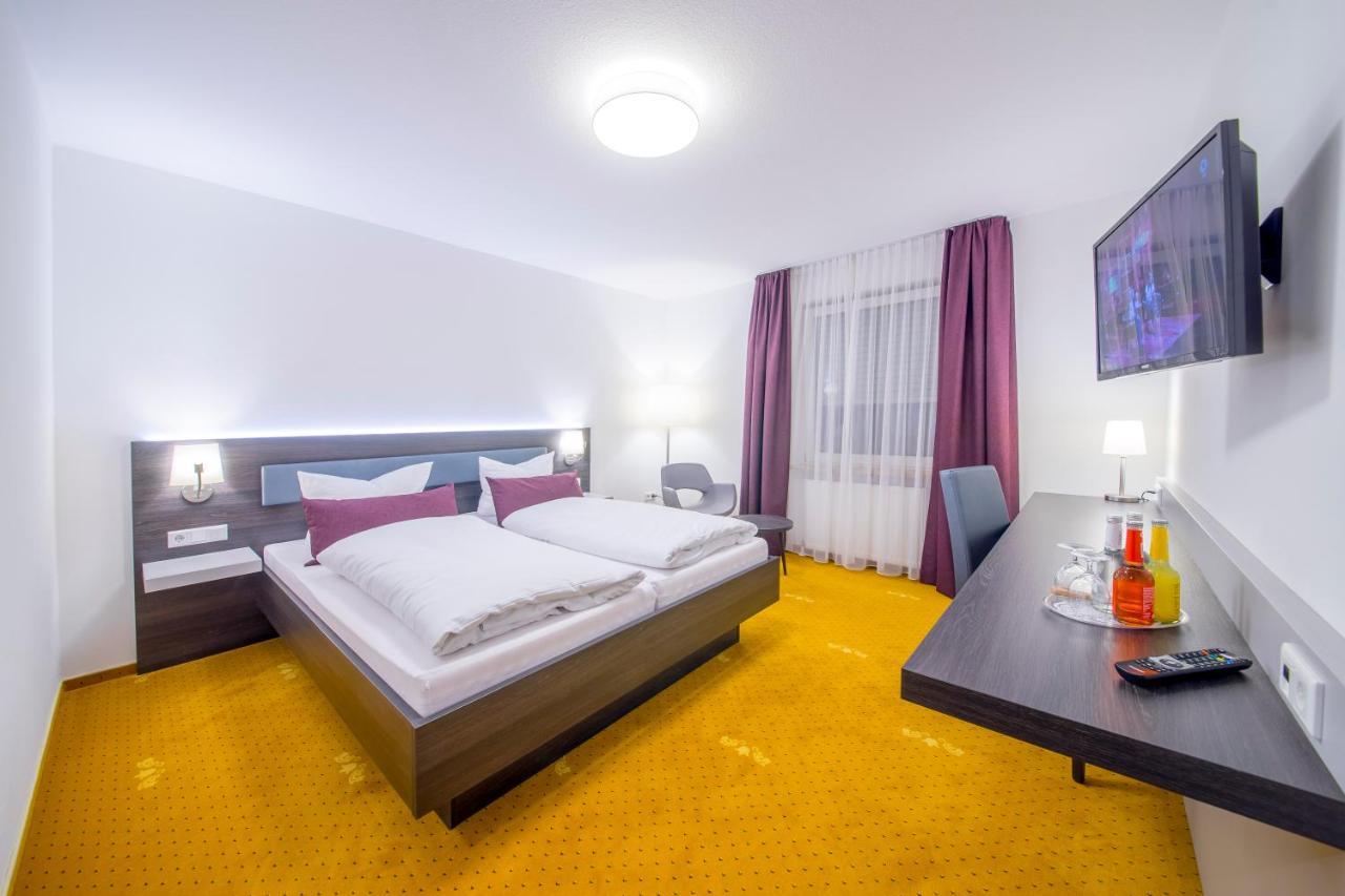 Hotel Nuernberger Hof نيوماركت إن دير أوبيرفالز المظهر الخارجي الصورة